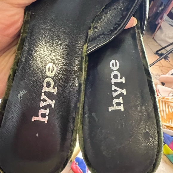 Shoes - Picture 3 of 4